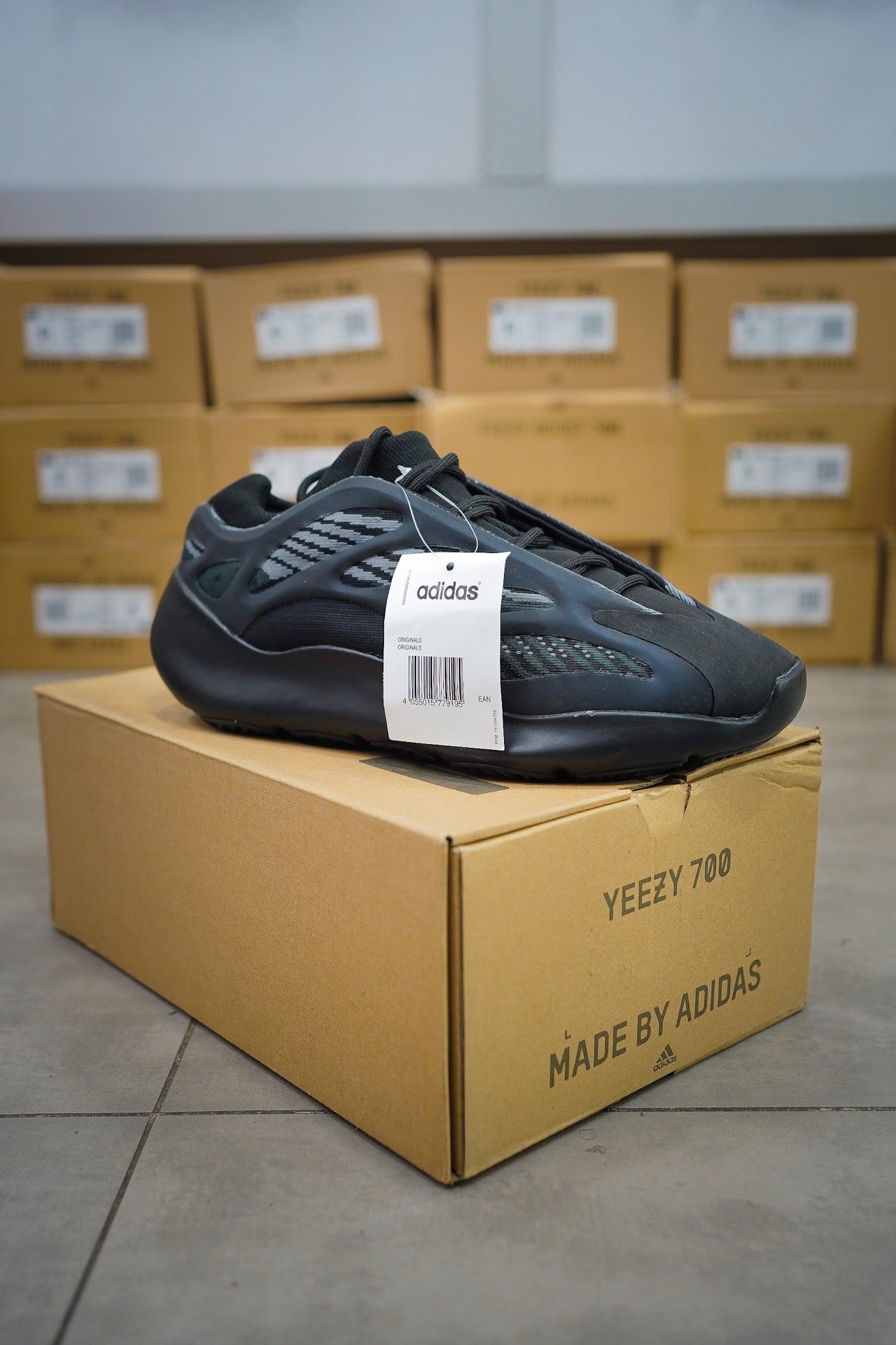 Yeezy 700 V3 Alvah